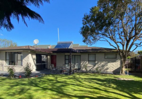 4bed 2bath house 5 mins walk to Palms & Golf club